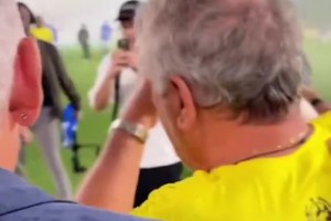 此前元老赛巴西8:3意大利：巴乔搀扶济科入场，独狼上演帽子戏法