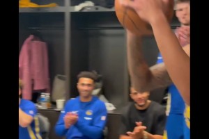 这新秀打球真的用脑子！勇士赛季开门红，比赛用球给到理查德！