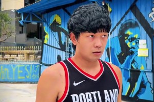 真大方啊！金姐帮粉丝签名毫不吝啬完全没有架子👍