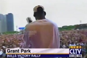 简直太甜蜜了～独行侠没有比赛克莱与女友梅根大秀恩爱～