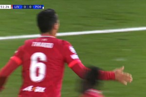 优雅的中场大师！来看看，健康的蒂亚戈在利物浦是怎样踢球的！