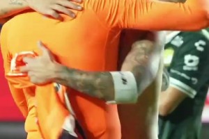 都是当年的功臣！两位皇马旧将J罗和纳瓦斯墨超联赛再相遇......