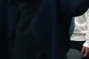 阿尔维斯被放出来后依旧享受生活，参加合唱团一展歌喉🫠