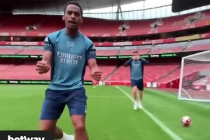 😱太不可思议了！廷贝尔就像定海神针一样接住了这个神奇的传球