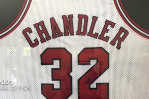 听说曾被姚明狠狠打爆！DPOY+冠军中锋钱德勒高中是这么打球