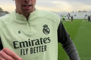 维尼修斯被蜘蛛玩具吓到后忍不住蹦出一句：SB嘞~