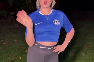 切尔西成人女星球迷嘲讽热刺球员：明天准备把XX撑大👀
