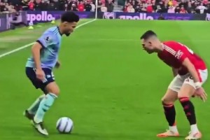 现在球迷拍到达洛特这一幕表示：我无话可说！