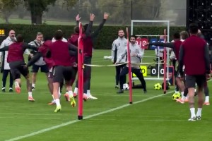 🤣拜仁：搞定小鹿，只需要椒盐饼干棒即可！